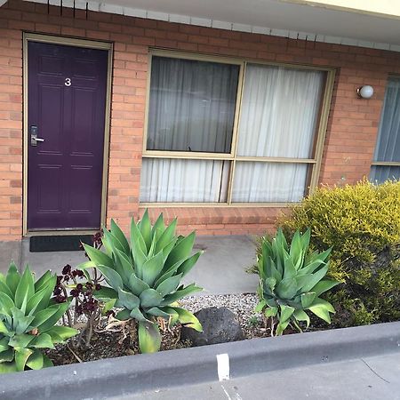 Essendon Motel Essendon North ภายนอก รูปภาพ