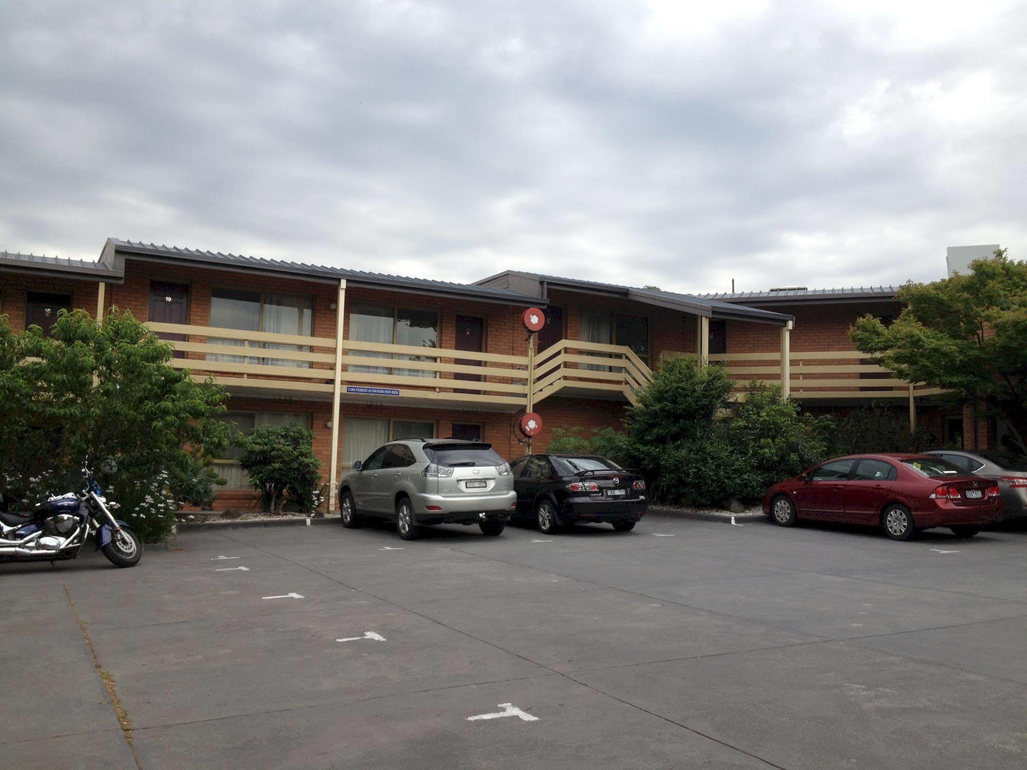 Essendon Motel Essendon North ภายนอก รูปภาพ